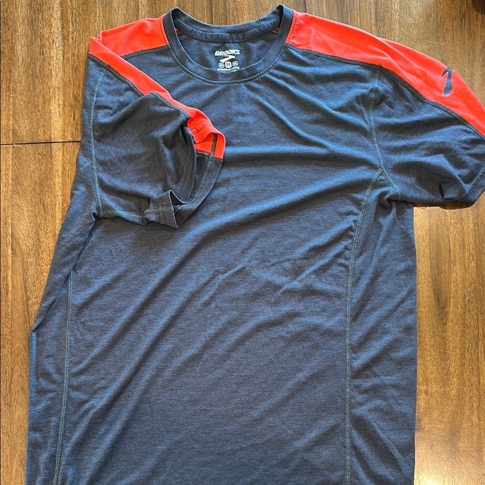 Brooks Black and Red Short Sleeve Tee Performance Shirt